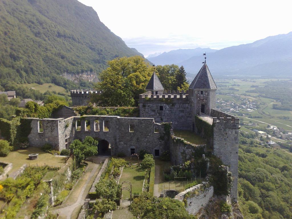 Maison De Savoie Saint-Pierre-d'Albigny Luaran gambar